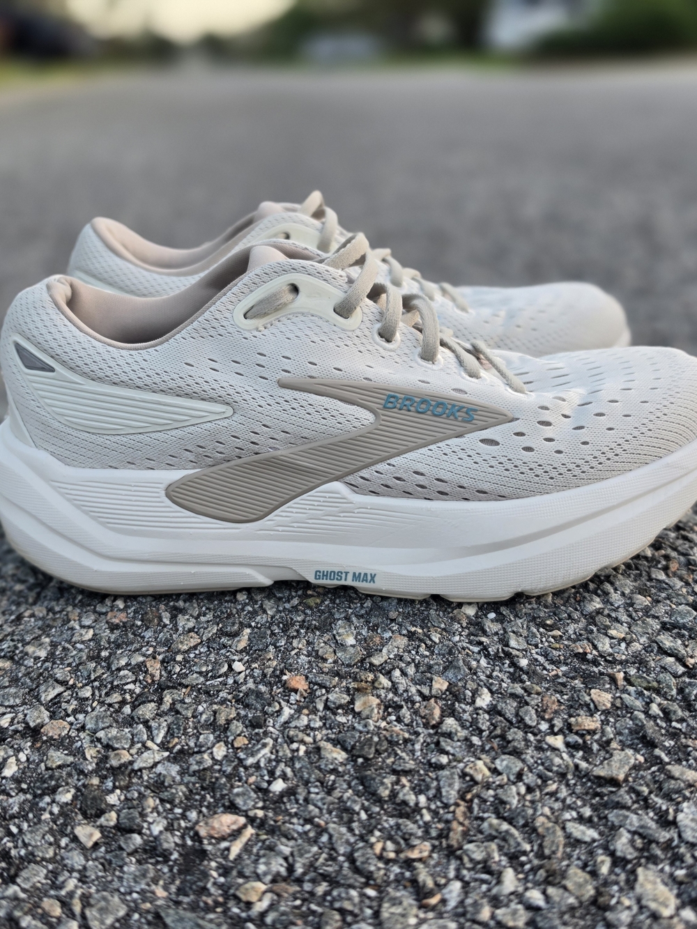 Brooks Ghost Max Women's Running Shoes - Light Gray/White 2pair Avail 8.5 And 9 - Picture 2 of 5